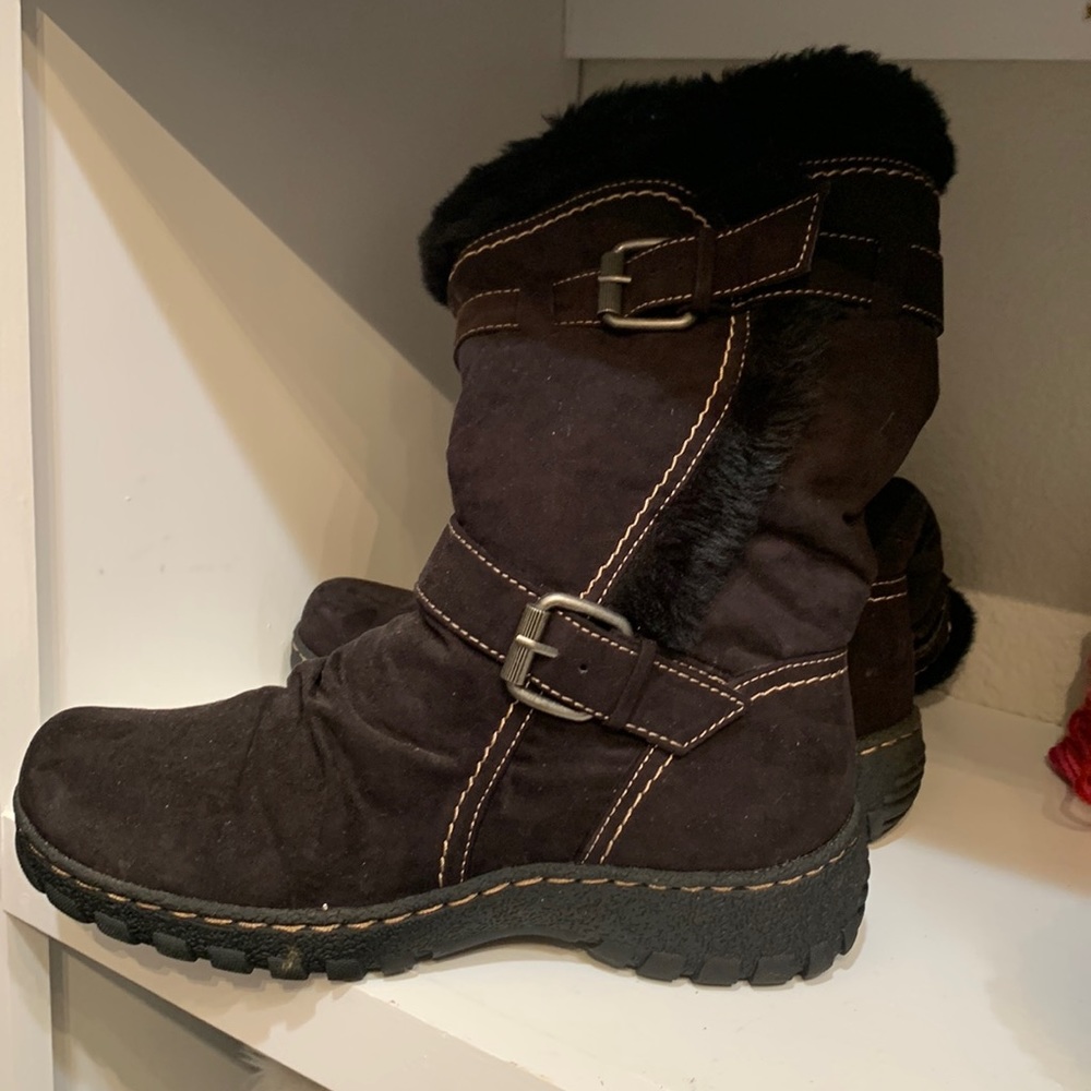 Women’s black winter boots